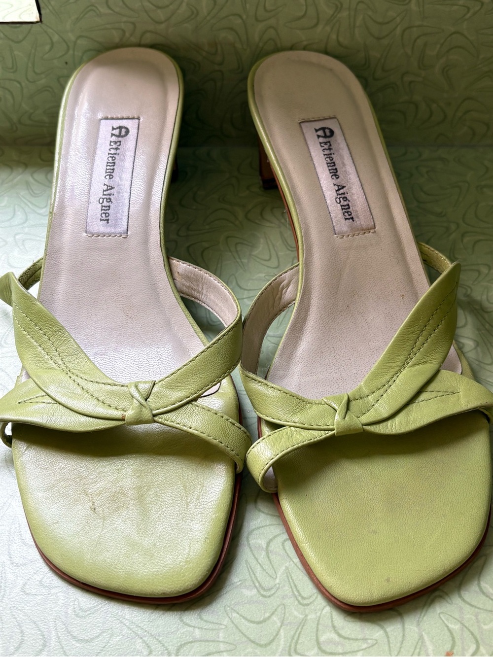 MVtg Etienne Aigner lime green leather kitten heels Bow Sandals Slides Y2K Sz 8